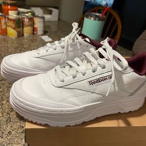 Womens Reebok platform sneaker